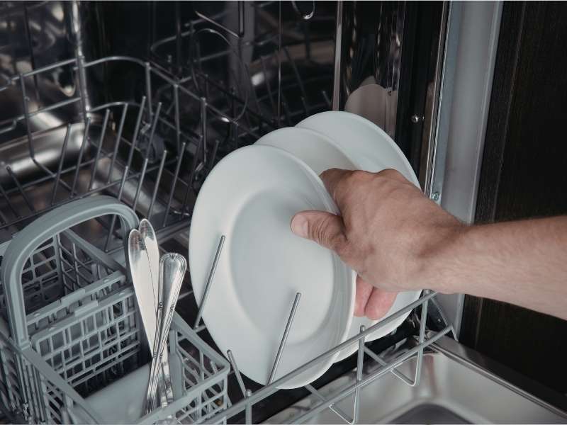 Panduan Memilih Undercounter Dishwasher Sesuai Kapasitas Usaha